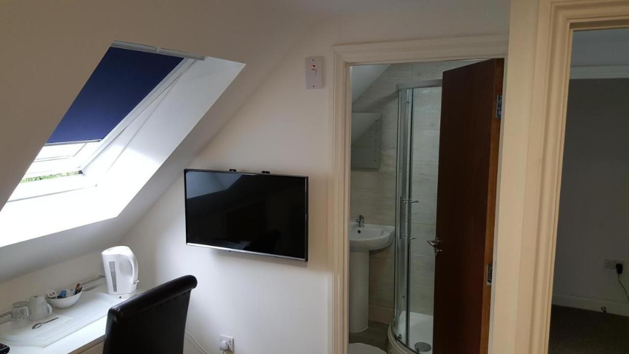 Heathrow Travellers Hub Bed and Breakfast Hounslow Exteriör bild