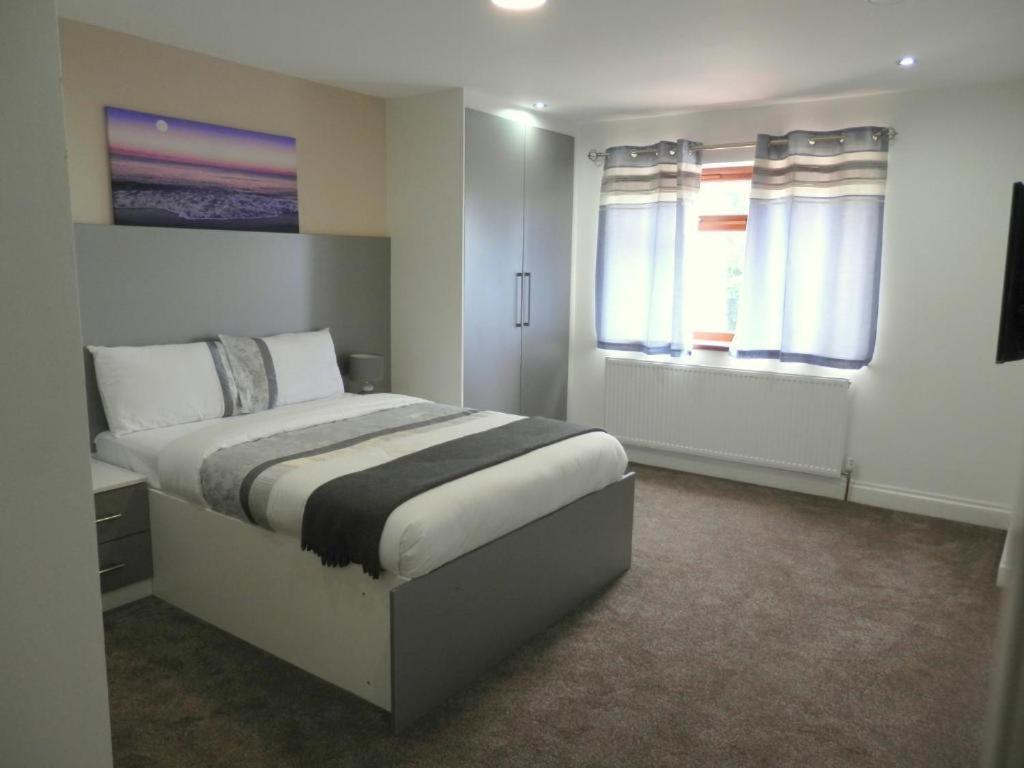Heathrow Travellers Hub Bed and Breakfast Hounslow Exteriör bild