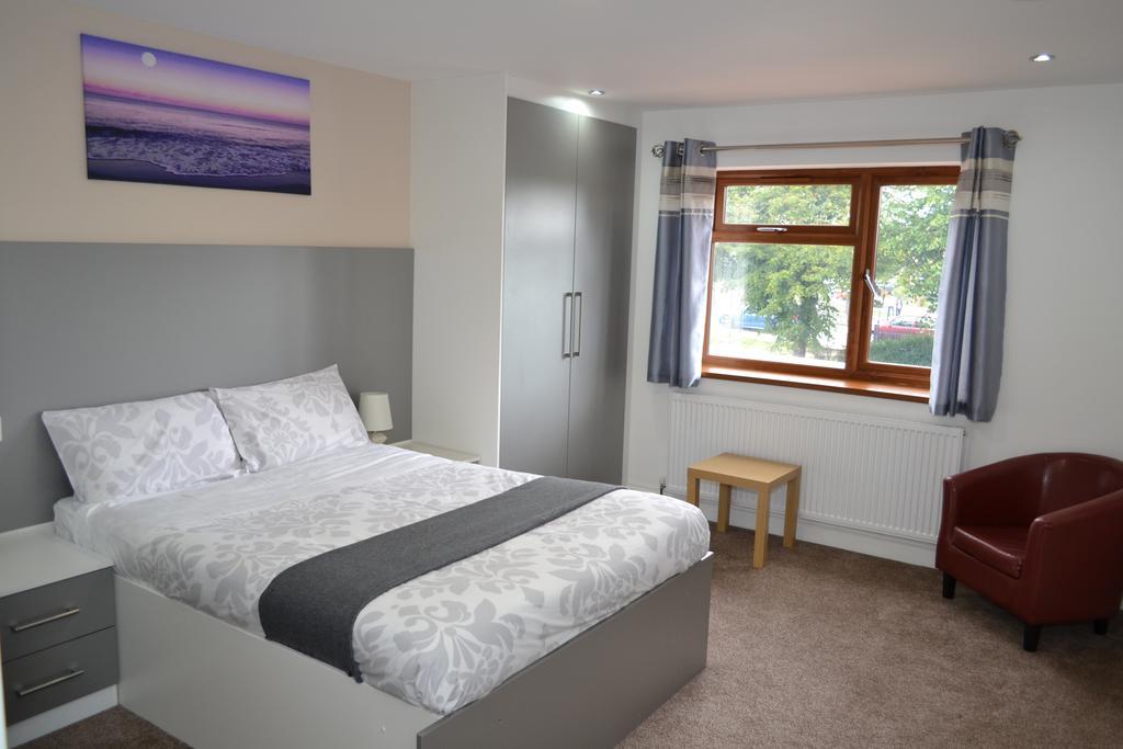 Heathrow Travellers Hub Bed and Breakfast Hounslow Exteriör bild