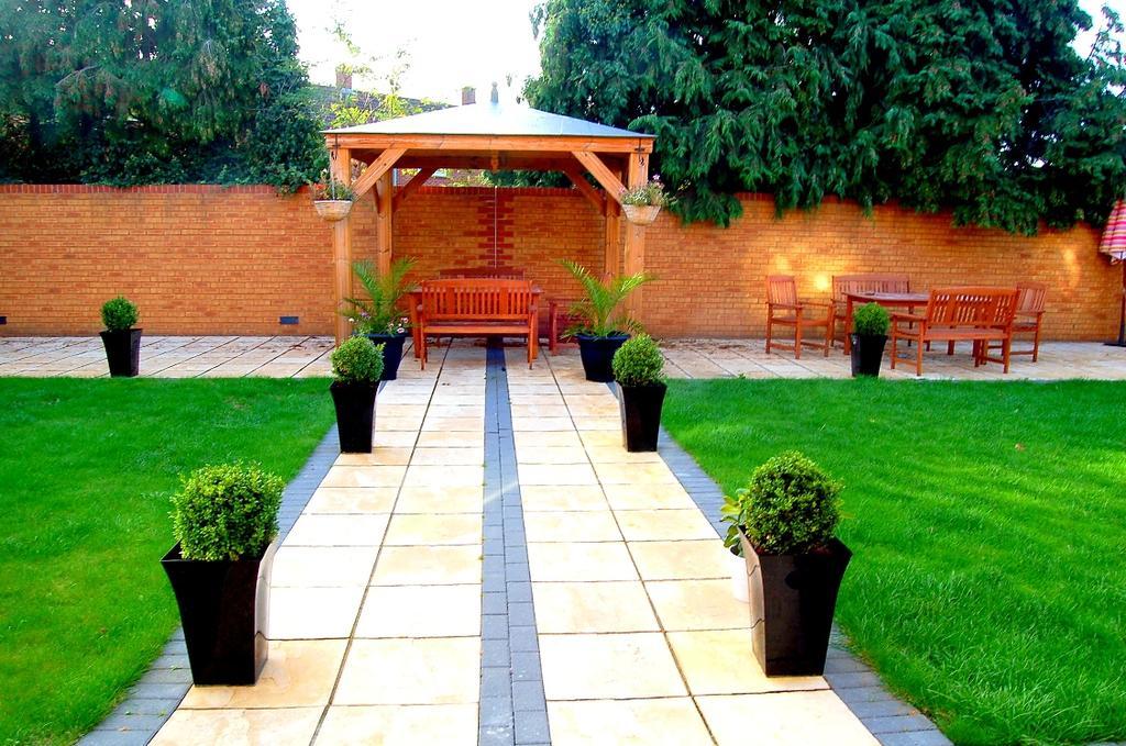 Heathrow Travellers Hub Bed and Breakfast Hounslow Exteriör bild