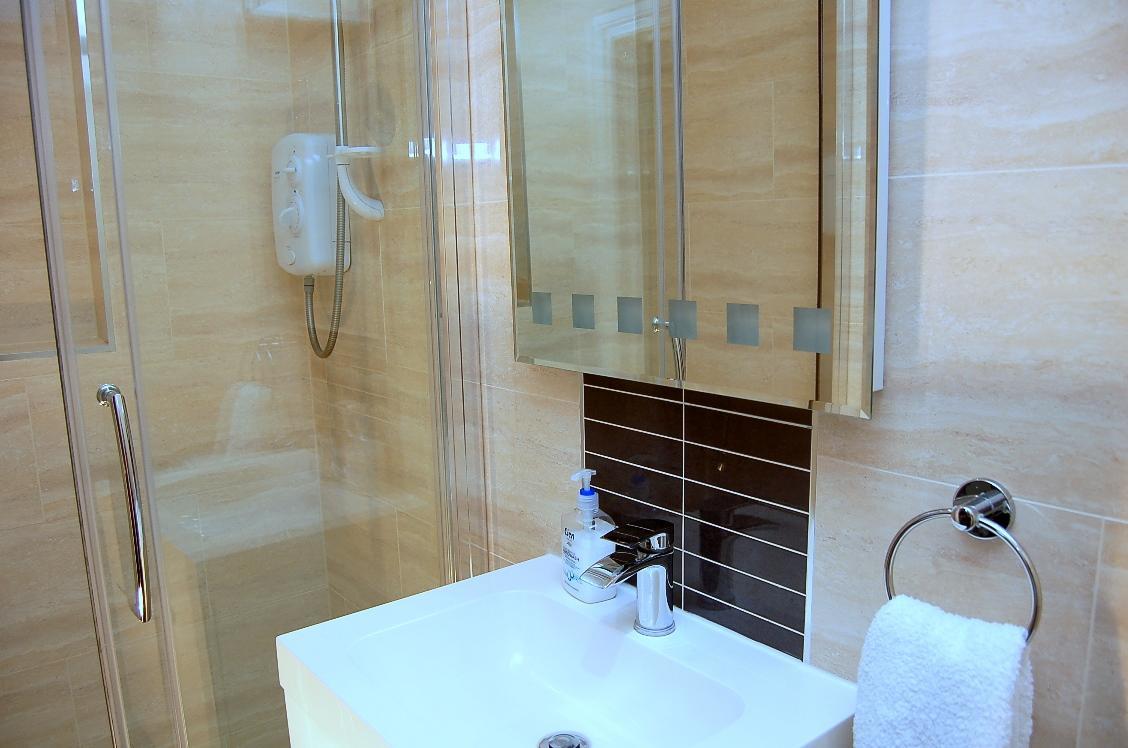 Heathrow Travellers Hub Bed and Breakfast Hounslow Exteriör bild